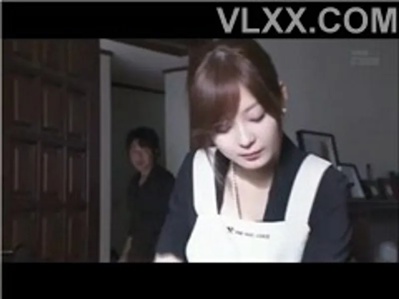 ông xã đi công việc, cô vợ ở nhà bị người yêu của chị gái cưỡng hiếp